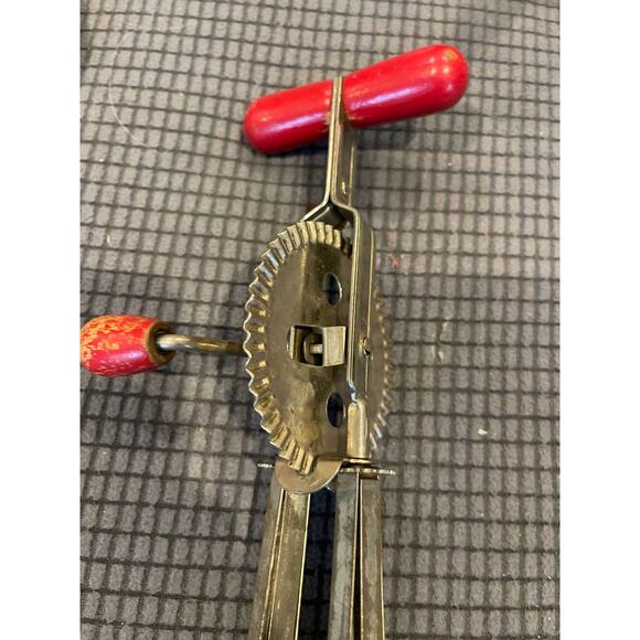 Vintage High Speed Super Center Drive Beater Stainless Red Wood Handle USA - Picture 3 of 6